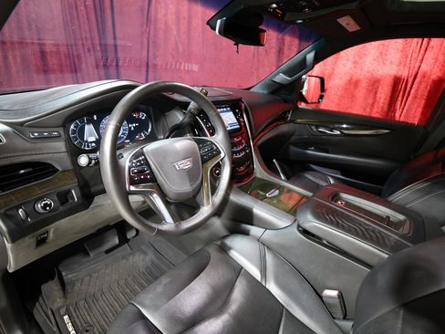Used 2019 Cadillac Escalade ESV Platinum RWD image 12