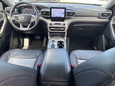 Used 2023 Ford Explorer XLT w/ Equipment Group 202A RWD image 11