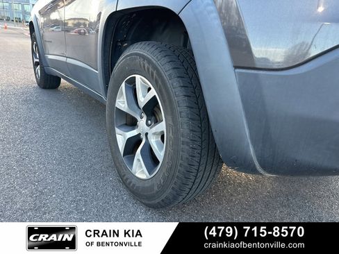 Used 2018 Jeep Cherokee Trailhawk w/ Comfort/Convenience Group image 16