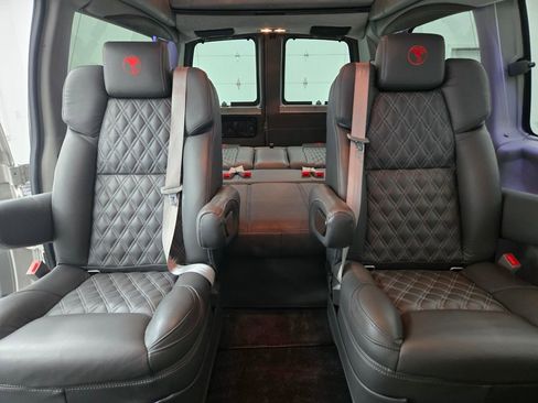 Used 2023 GMC Savana 2500 image 42