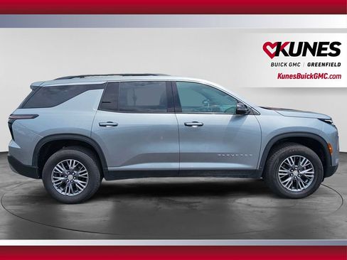 Used 2024 Chevrolet Traverse LT AWD/4WD image 4