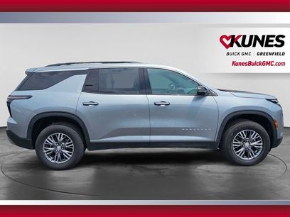 Used 2024 Chevrolet Traverse LT