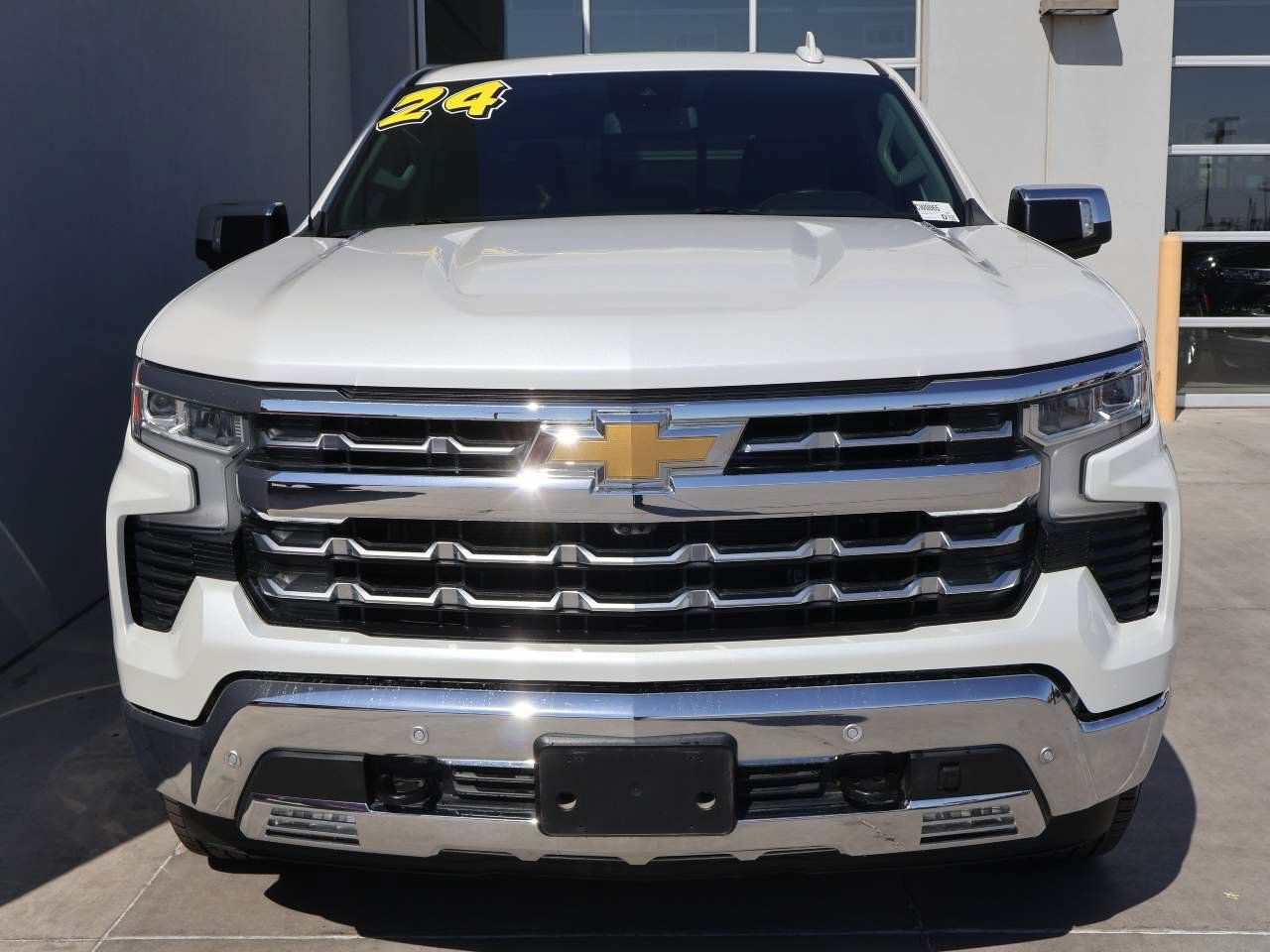 Used 2024 Chevrolet Silverado 1500 LTZ AWD/4WD image 5