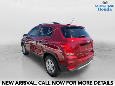 Used 2022 Chevrolet Trax LT w/ LT Convenience Package image 4
