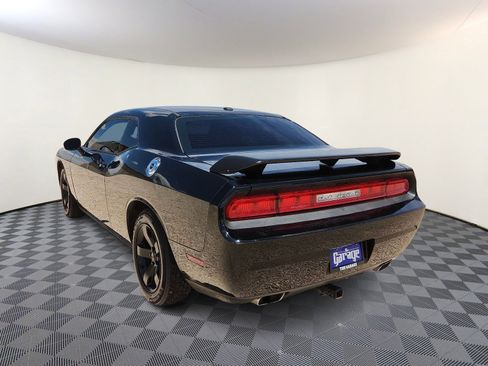 Used 2013 Dodge Challenger SXT image 3
