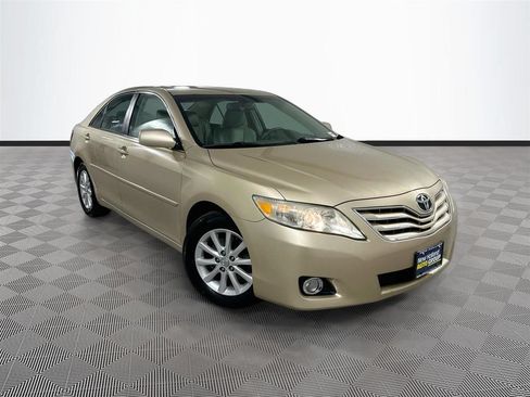Used 2011 Toyota Camry XLE w/ XLE Extra-Value Pkg #2 FWD image 1