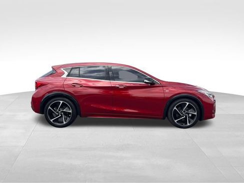 Used 2018 INFINITI QX30 Sport FWD image 6