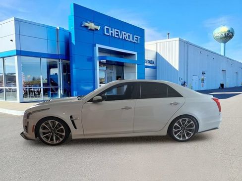 Used 2019 Cadillac CTS V w/ Luxury Package RWD image 4