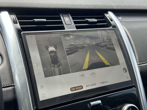 Used 2024 Land Rover Discovery Dynamic SE image 18