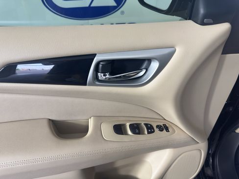 Used 2019 Nissan Pathfinder SV FWD image 15