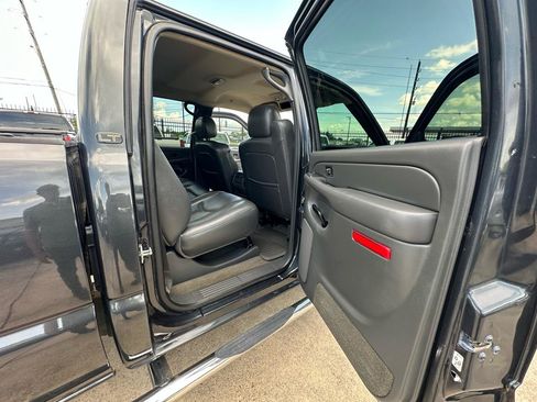 Used 2004 Chevrolet Silverado 2500 LT w/ Skid Plate Package AWD/4WD image 46