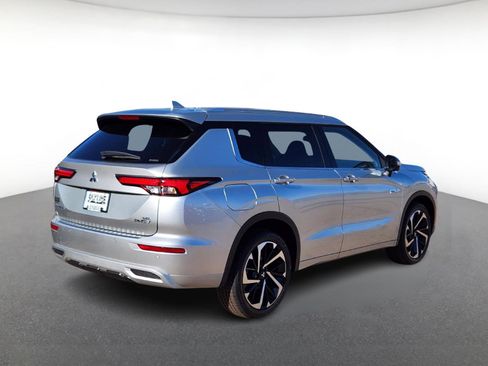 New 2025 Mitsubishi Outlander SEL image 3