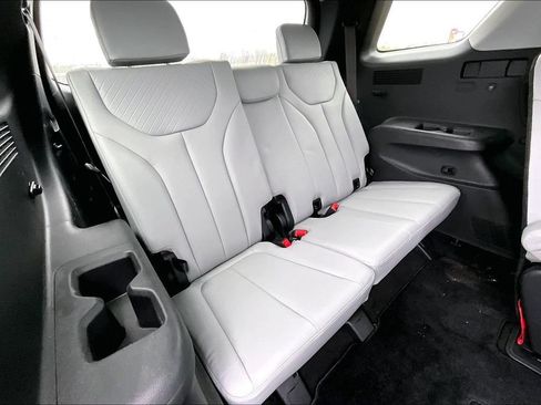 Used 2025 Hyundai Palisade SEL FWD image 34