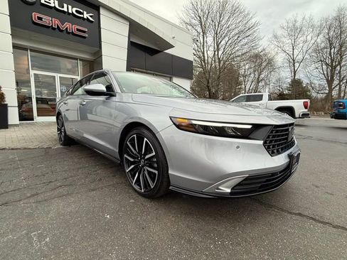 Used 2024 Honda Accord Touring image 6