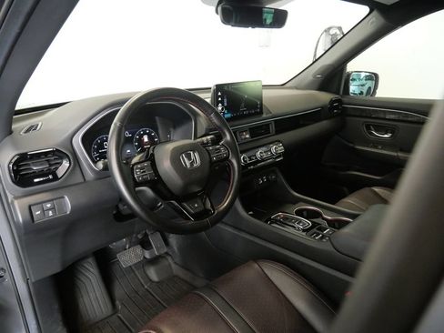 Used 2025 Honda Pilot Black Edition image 13