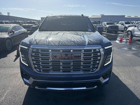 New 2026 GMC Yukon XL Denali w/ Denali Reserve Package AWD/4WD image 8