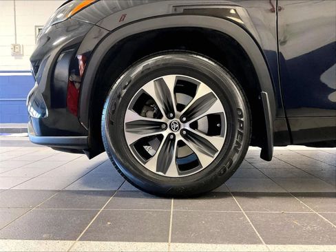 Used 2023 Toyota Highlander XLE AWD/4WD image 7
