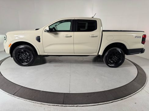 Used 2025 Ford Ranger Lariat w/ FX4 Off-Road Package AWD/4WD image 2