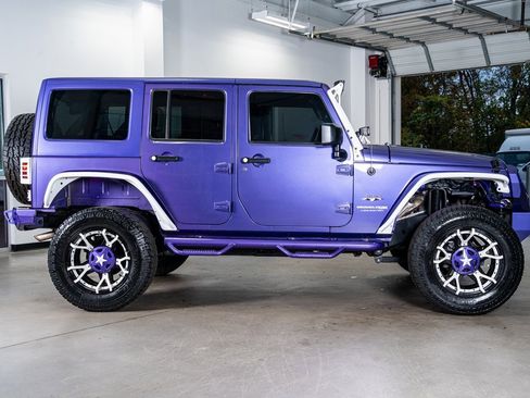 Used 2018 Jeep Wrangler Unlimited Sahara image 5