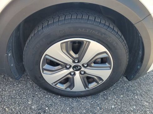 Used 2018 Kia Niro LX FWD image 16