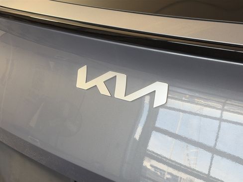 Used 2023 Kia Sportage EX image 16