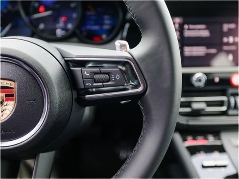 Certified 2025 Porsche Macan image 16