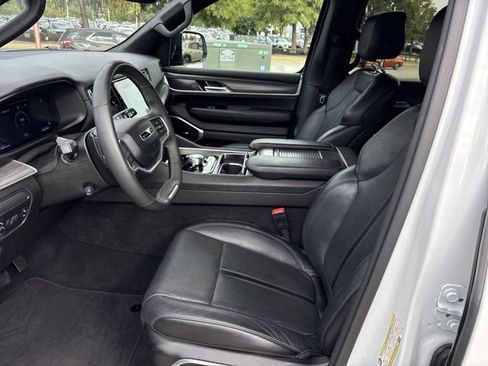 Used 2024 Jeep Wagoneer Series II w/ Flexible Seating Group RWD image 16