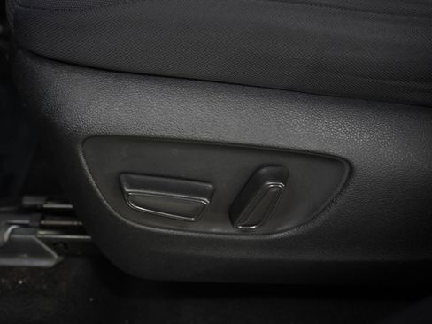 Used 2023 Toyota Highlander L AWD/4WD image 24