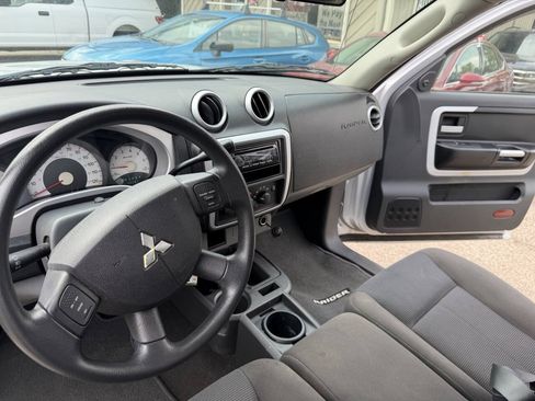 Used 2008 Mitsubishi Raider LS RWD image 22