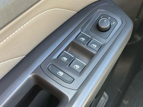 Used 2023 Volkswagen Atlas Cross Sport SE image 25