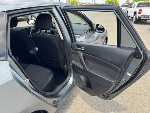 Used 2012 MAZDA MAZDA3 i Touring FWD image 16