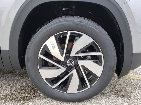 New 2026 Volkswagen Atlas SE image 12