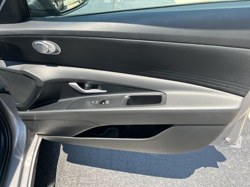 Used 2025 Hyundai Elantra Hybrid FWD image 50