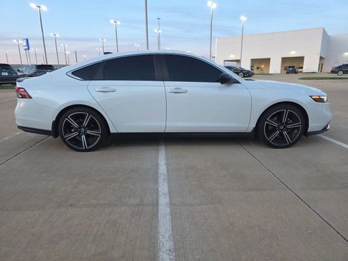 Used 2024 Honda Accord Sport image 3