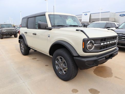 New 2026 Ford Bronco Big Bend AWD/4WD image 1