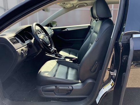 Used 2017 Volkswagen Jetta SE FWD image 22