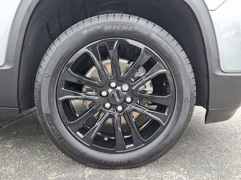 Used 2023 GMC Acadia SLE w/ Driver Convenience Package image 10