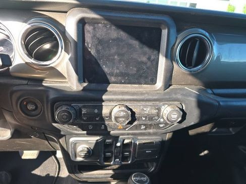 Used 2019 Jeep Wrangler Unlimited Sahara AWD/4WD image 11