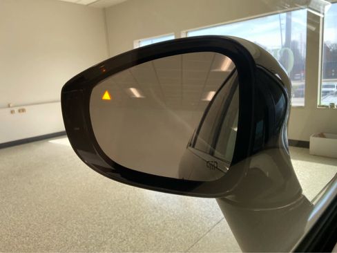 Used 2024 Chrysler Pacifica Touring-L FWD image 39