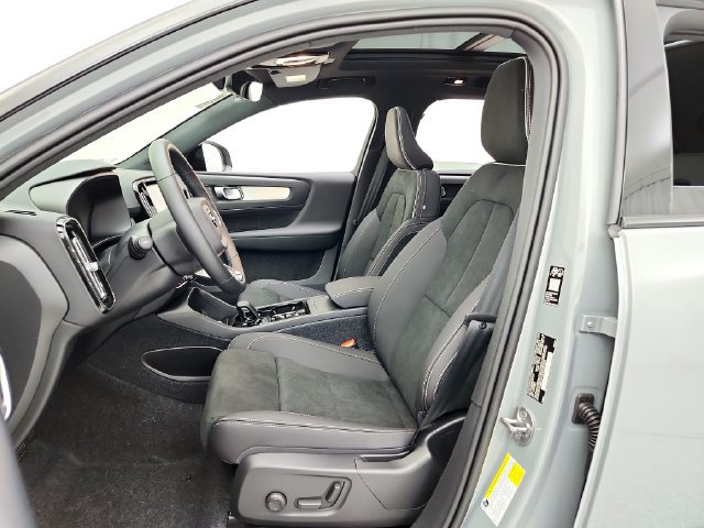 New 2026 Volvo XC40 B5 Ultra w/ Protection Package Premier AWD/4WD image 21