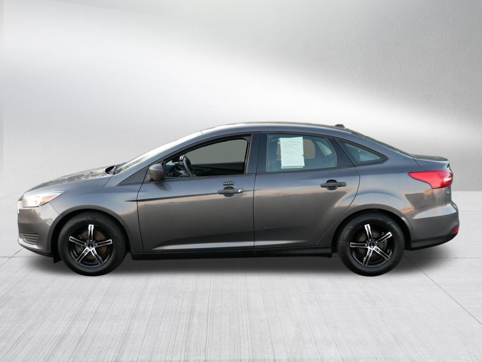 Used 2015 Ford Focus S FWD image 4