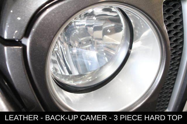 Used 2018 Jeep Wrangler Unlimited Sahara AWD/4WD image 9