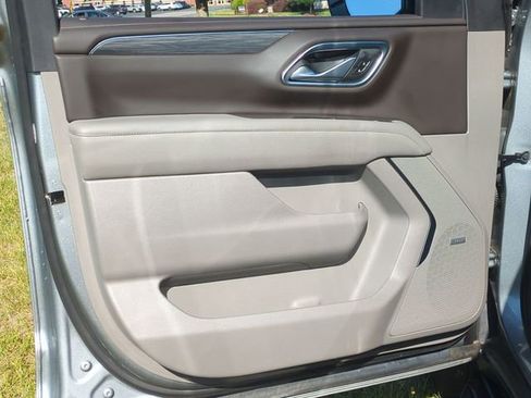 Used 2023 GMC Yukon XL SLT w/ SLT Premium Package AWD/4WD image 19