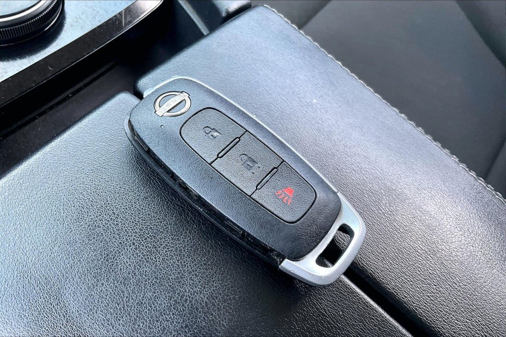 Used 2024 Nissan Rogue S AWD/4WD image 31