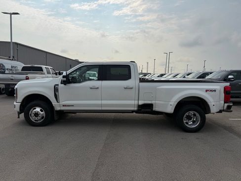 Used 2024 Ford F350 Platinum w/ FX4 Off-Road Package AWD/4WD image 21
