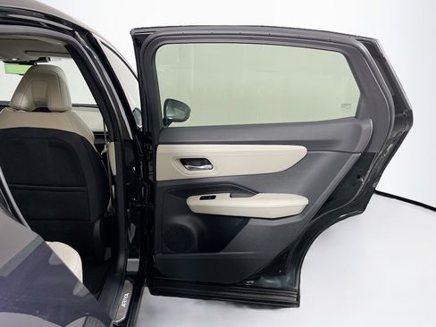 Used 2025 Nissan Ariya FWD image 32