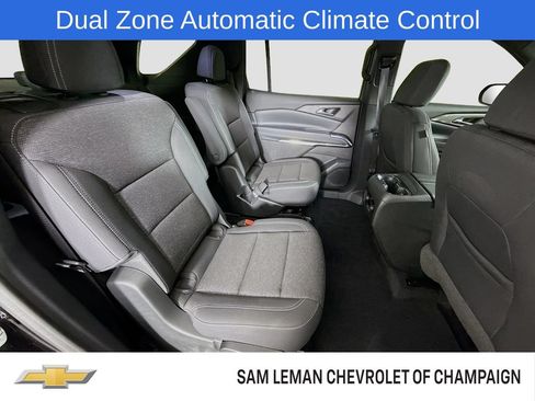 Used 2025 Chevrolet Traverse LT FWD image 27