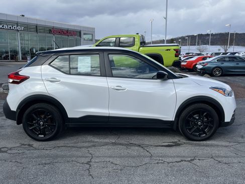 Used 2020 Nissan Kicks SV image 2