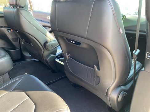 Used 2026 Chrysler Pacifica Select image 32