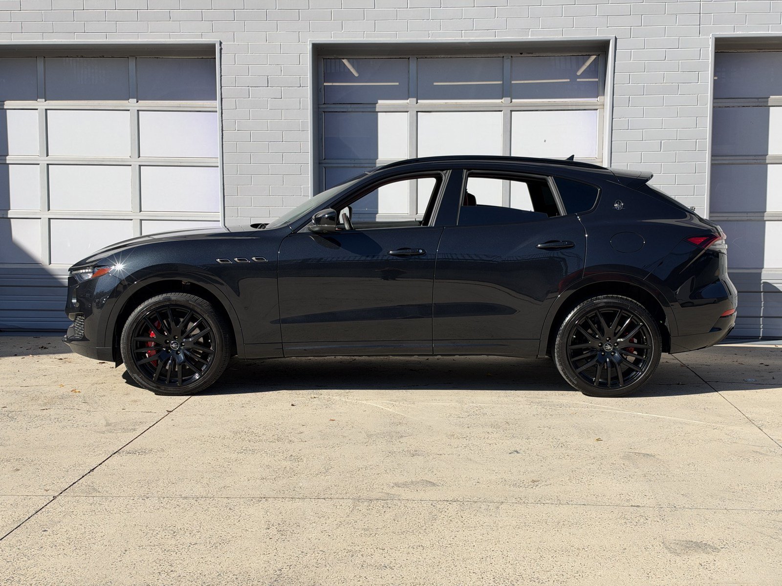 Used 2021 Maserati Levante S AWD/4WD image 2